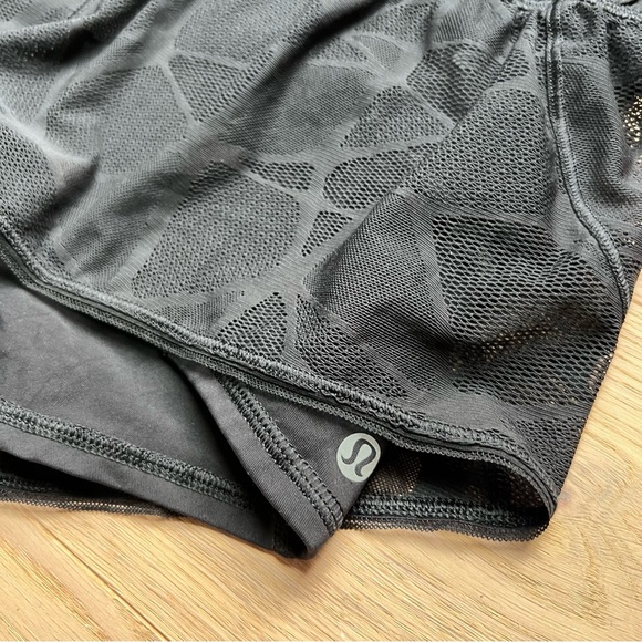 Lululemon City Sky Run By Short size 8 - Picture 4 of 5
